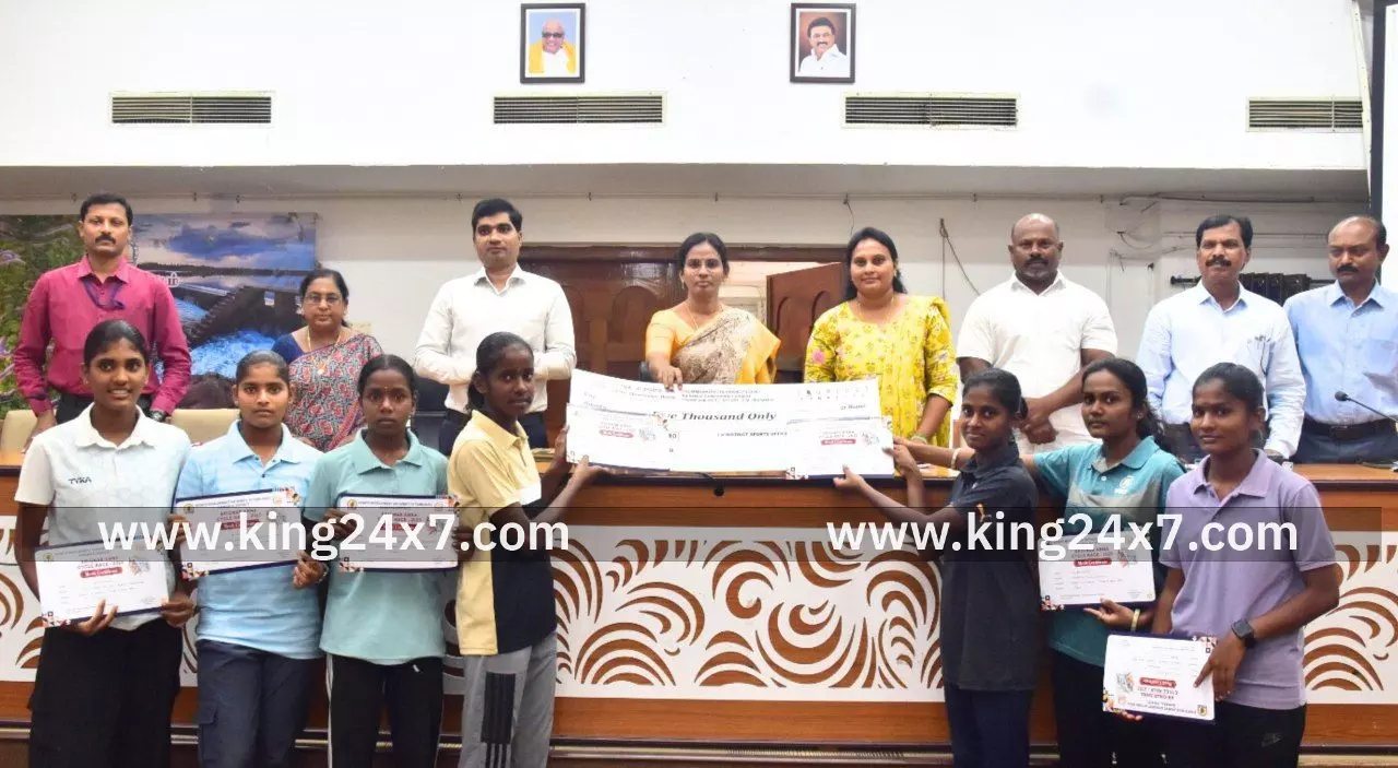 மக்கள் குறைதீர்க்கும் நாள் கூட்டத்தில் பங்கேற்ற மாவட்ட ஆட்சியர். மக்கள் குறைதீர்க்கும் நாள் கூட்டத்தில் பங்கேற்ற மாவட்ட ஆட்சியர்.