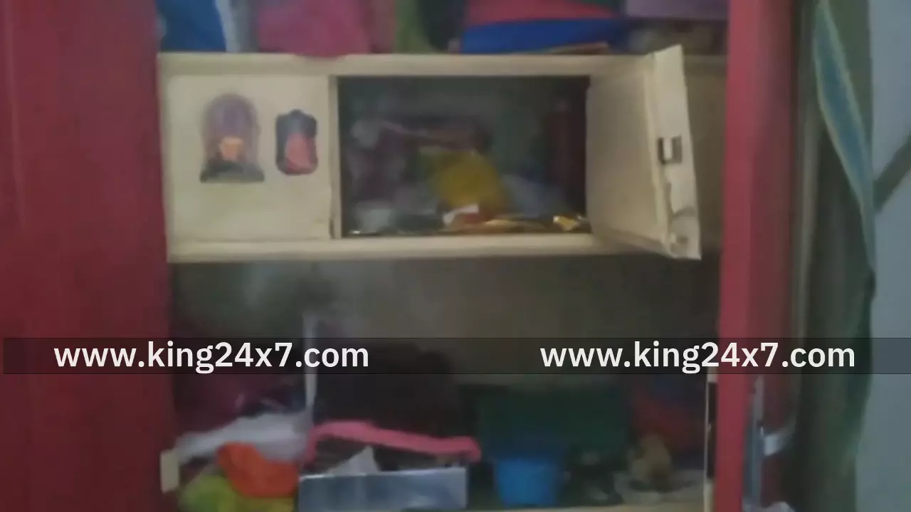 புதுக்கோட்டை: பூட்டை உடைத்து 10 பவுன் நகை கொள்ளை புதுக்கோட்டை: பூட்டை உடைத்து 10 பவுன் நகை கொள்ளை