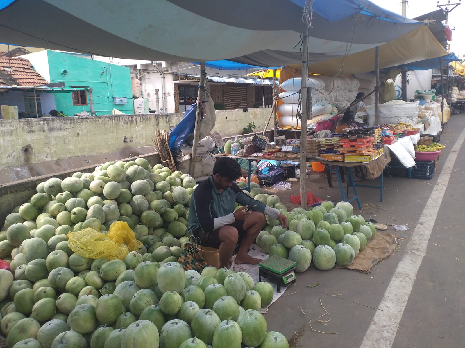 ஆயுத பூஜை பொருட்கள் விற்பனை தீவிரம்
