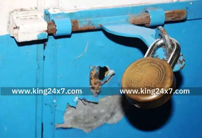 கடையின் பூட்டை உடைத்து ரூ.1 லட்சம் மதிப்புள்ள பொருட்கள் திருட்டு கடையின் பூட்டை உடைத்து ரூ.1 லட்சம் மதிப்புள்ள பொருட்கள் திருட்டு