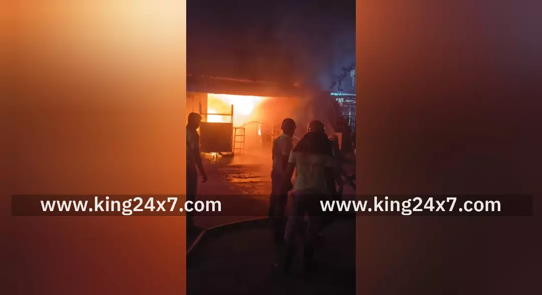 கோவையில் எண்ணெய் கடையில் பயங்கர தீ விபத்து ! கோவையில் எண்ணெய் கடையில் பயங்கர தீ விபத்து !