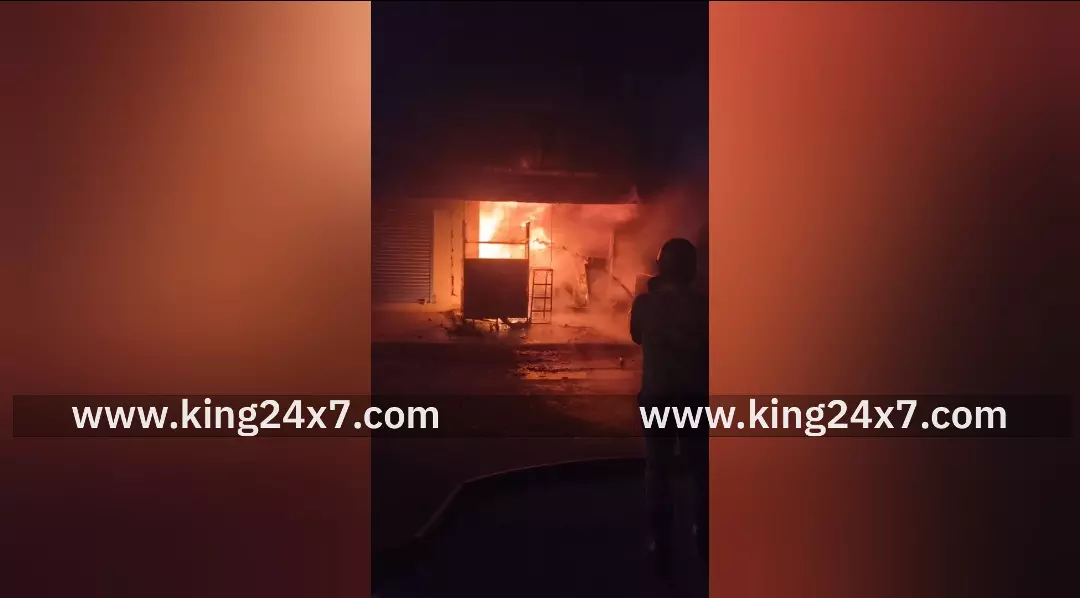 கோவையில் எண்ணெய் கடையில் பயங்கர தீ விபத்து ! கோவையில் எண்ணெய் கடையில் பயங்கர தீ விபத்து !