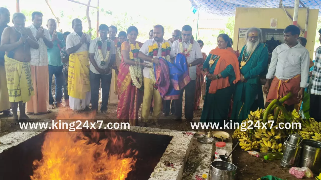 சத்தியம்கங்கலம் அருகே நாகாத்தம்மன் கோவிலில் நடைபெற்ற மகா சண்டிகா மற்றும் திருமண நீக்கும் யாகத்தில் கலந்து கொண்டவர்கள் சத்தியம்கங்கலம் அருகே நாகாத்தம்மன் கோவிலில் நடைபெற்ற மகா சண்டிகா மற்றும் திருமண நீக்கும் யாகத்தில் கலந்து கொண்டவர்கள்