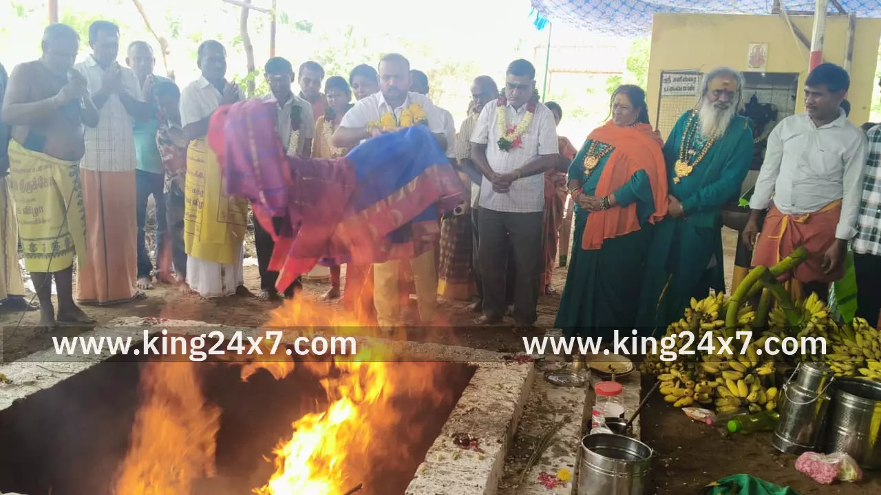 சத்தியம்கங்கலம் அருகே நாகாத்தம்மன் கோவிலில் நடைபெற்ற மகா சண்டிகா மற்றும் திருமண நீக்கும் யாகத்தில் கலந்து கொண்டவர்கள் சத்தியம்கங்கலம் அருகே நாகாத்தம்மன் கோவிலில் நடைபெற்ற மகா சண்டிகா மற்றும் திருமண நீக்கும் யாகத்தில் கலந்து கொண்டவர்கள்