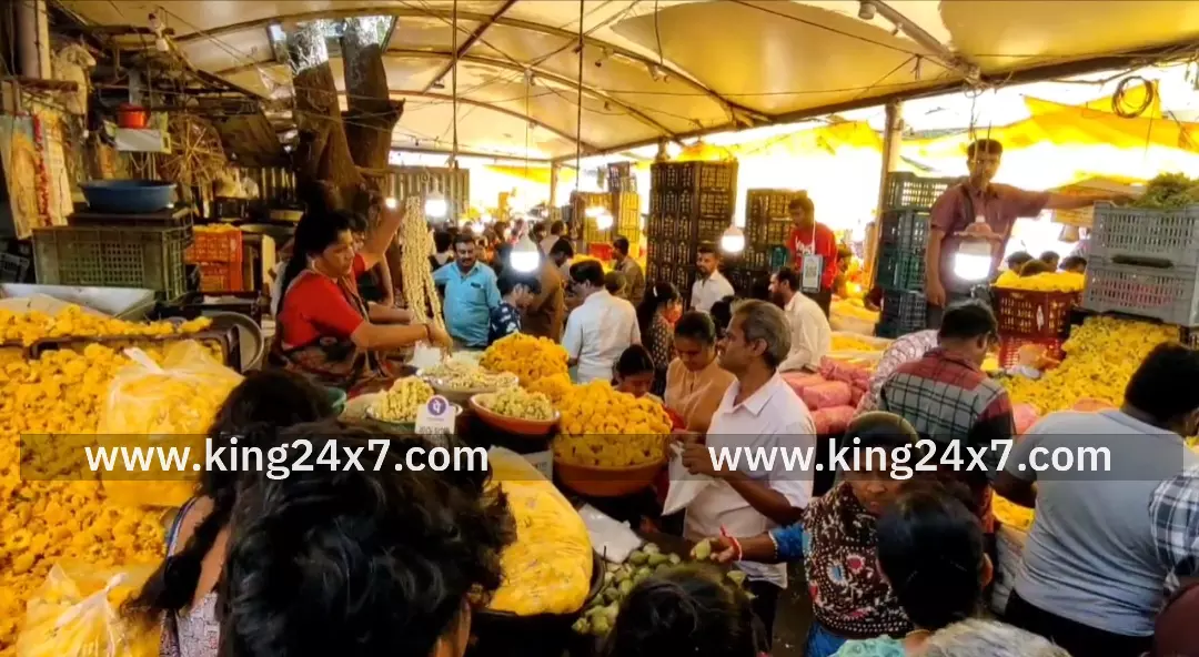 கோவை பூமார்க்கெட்டில் ஆயுத பூஜை கோலாகலம் ! கோவை பூமார்க்கெட்டில் ஆயுத பூஜை கோலாகலம் !