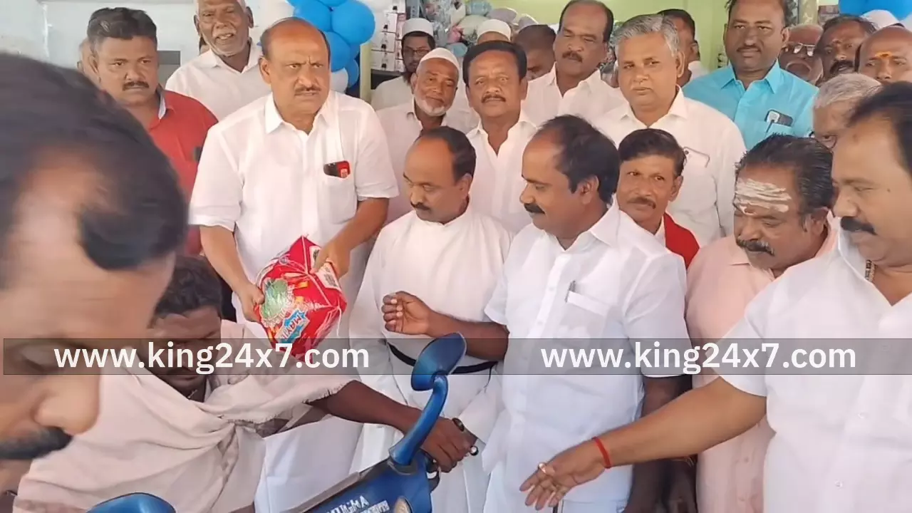 ஜவுளிக்கடை திறப்பு விழாவில் அமைச்சர் பங்கேற்பு