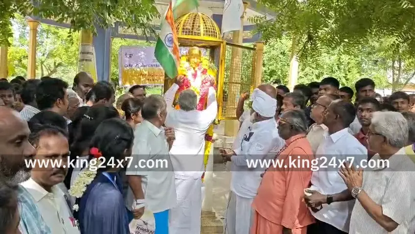 காந்தி சிலைக்கு மாலை அணிவித்து மரியாதை
