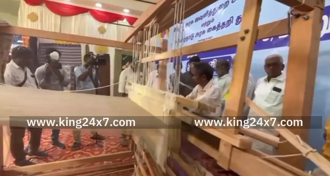 கரூரில் 10 ஆண்டுகளுக்குப் 30% தள்ளுபடி விலையுடன் நடைபெற்ற மாநில அளவிலான கைத்தறி கண்காட்சி நடைபெற்றது.