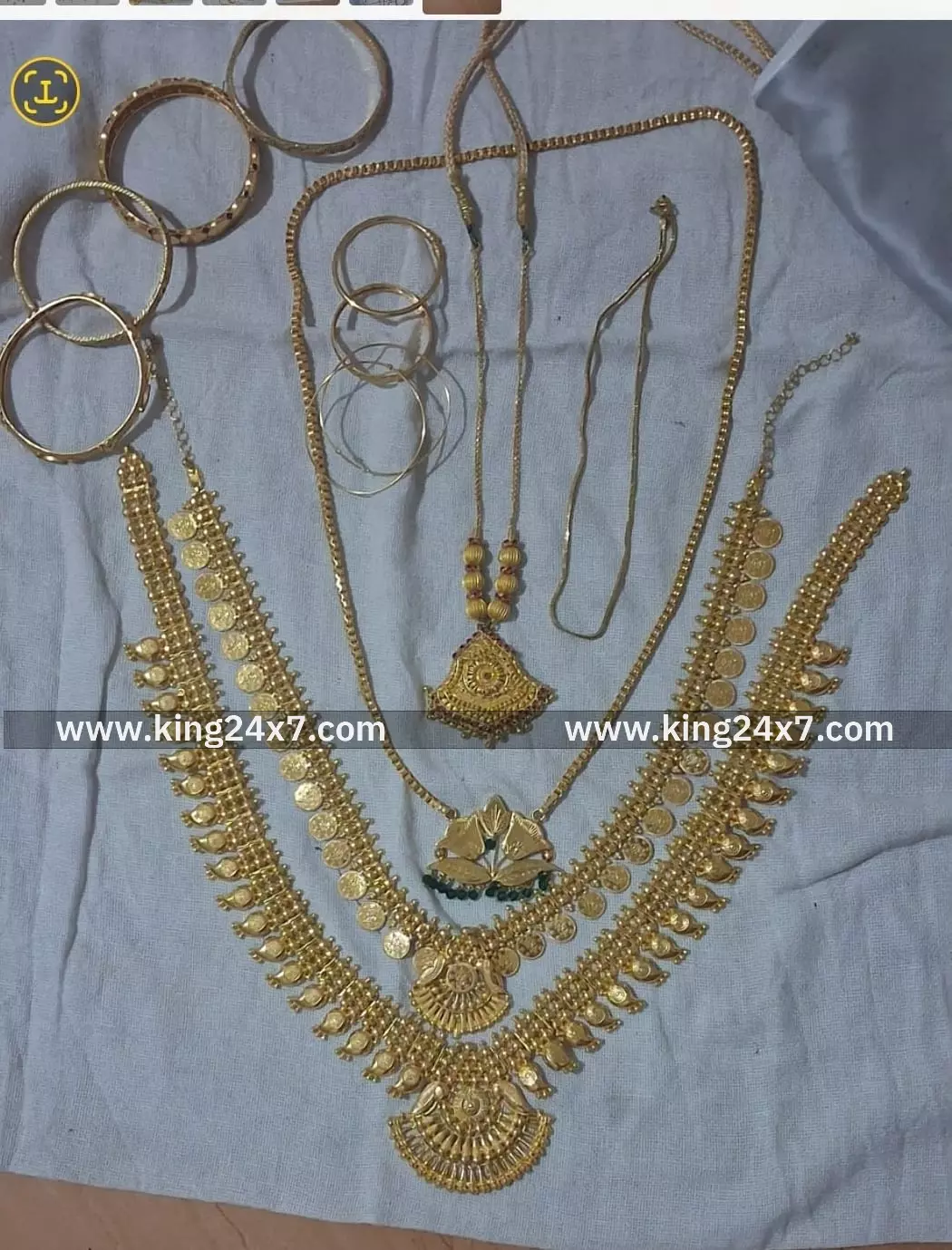 கோவை: பெண் தவறவிட்ட தங்க நகைப்பை மீட்பு ! கோவை: பெண் தவறவிட்ட தங்க நகைப்பை மீட்பு !