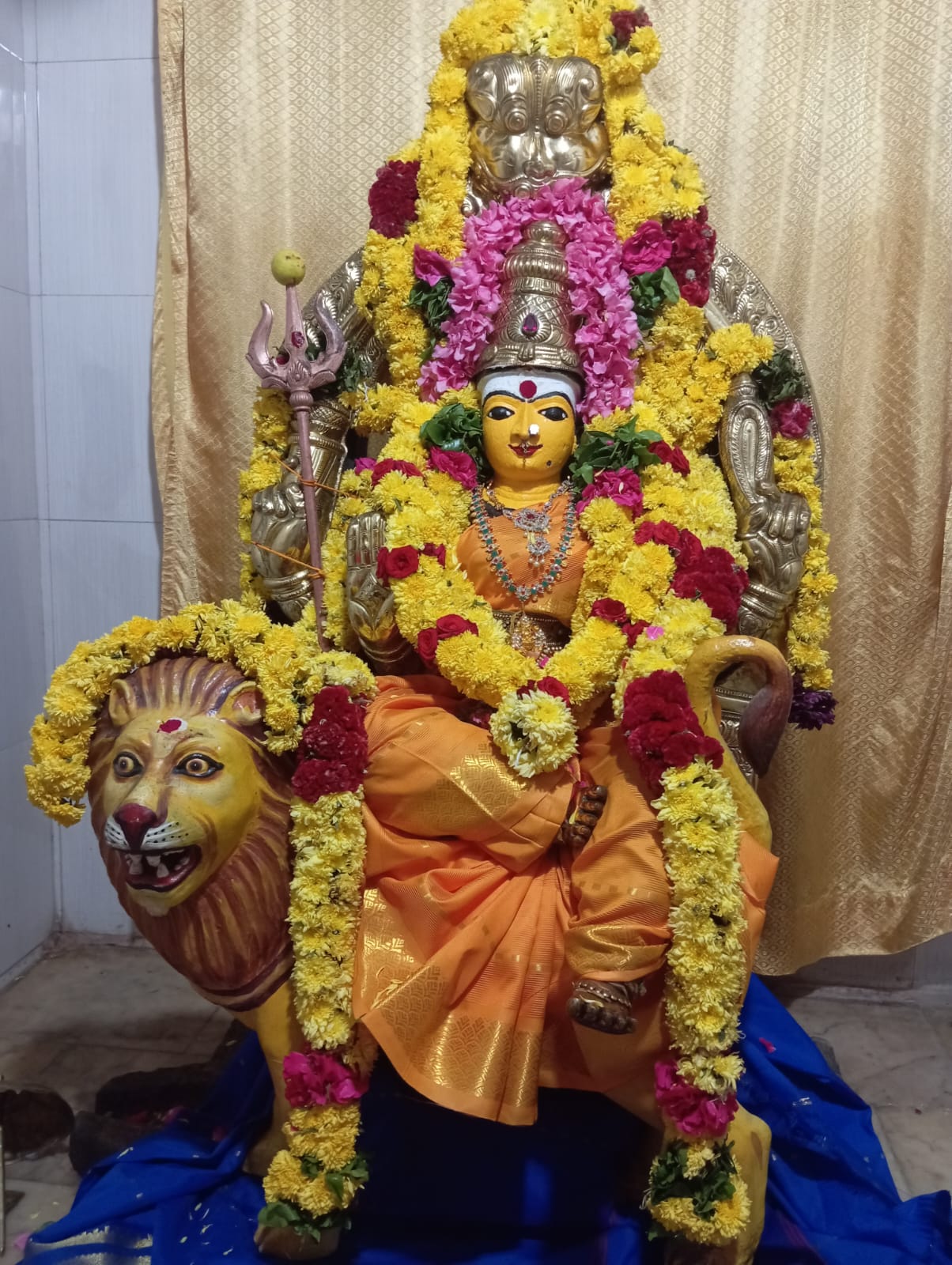 விஜயதசமியையொட்டி கோவில்களில் சிறப்பு வழிபாடு