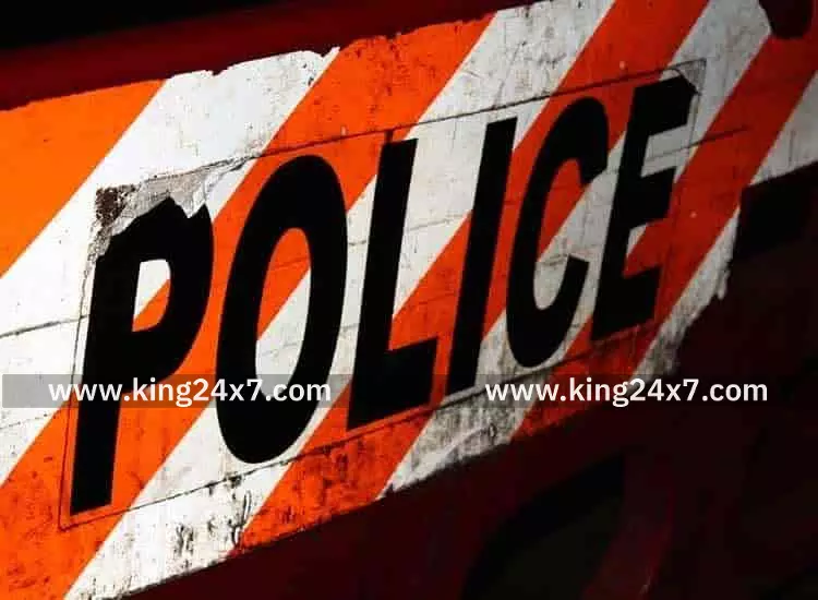 தேனியில் கல்லூரி மாணவியை 4 பேர் தாக்கினர் தேனியில் கல்லூரி மாணவியை 4 பேர் தாக்கினர்