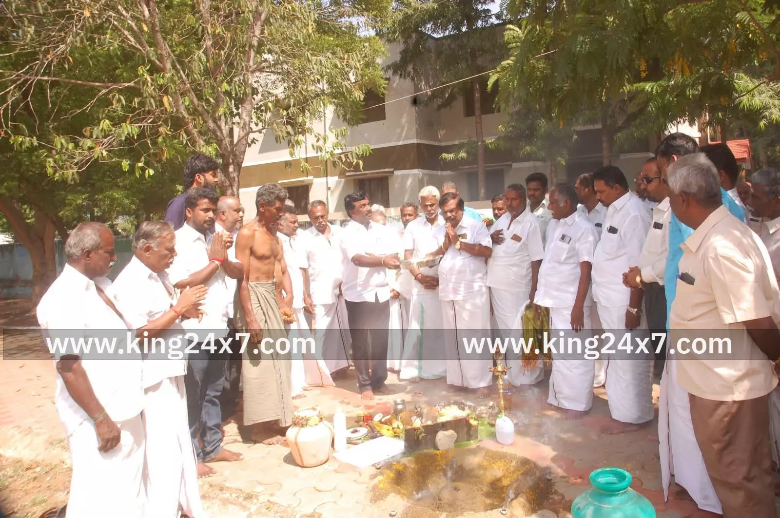 வளர்ச்சி திட்ட பணிகளை தொடங்கி வைத்த எம் எல் ஏ வளர்ச்சி திட்ட பணிகளை தொடங்கி வைத்த எம் எல் ஏ