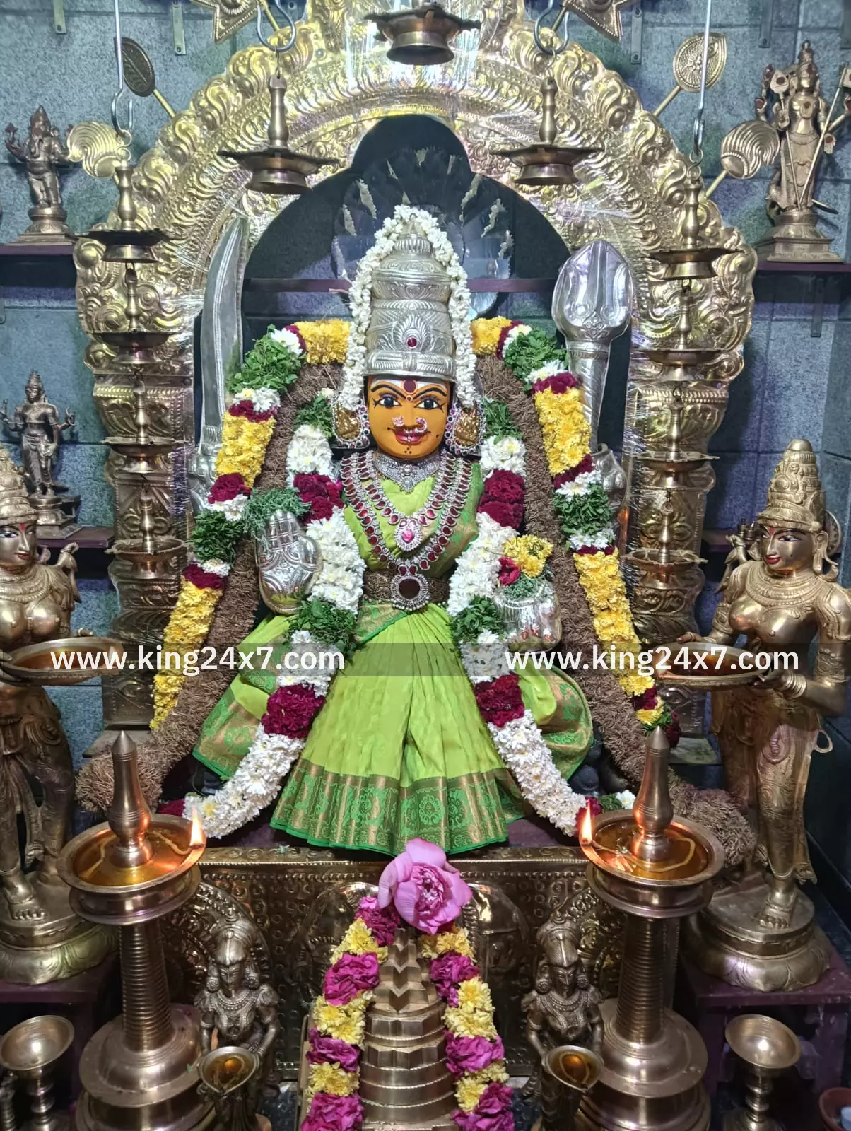 அம்மன் கோவில்களில் சிறப்பு வழிபாடு