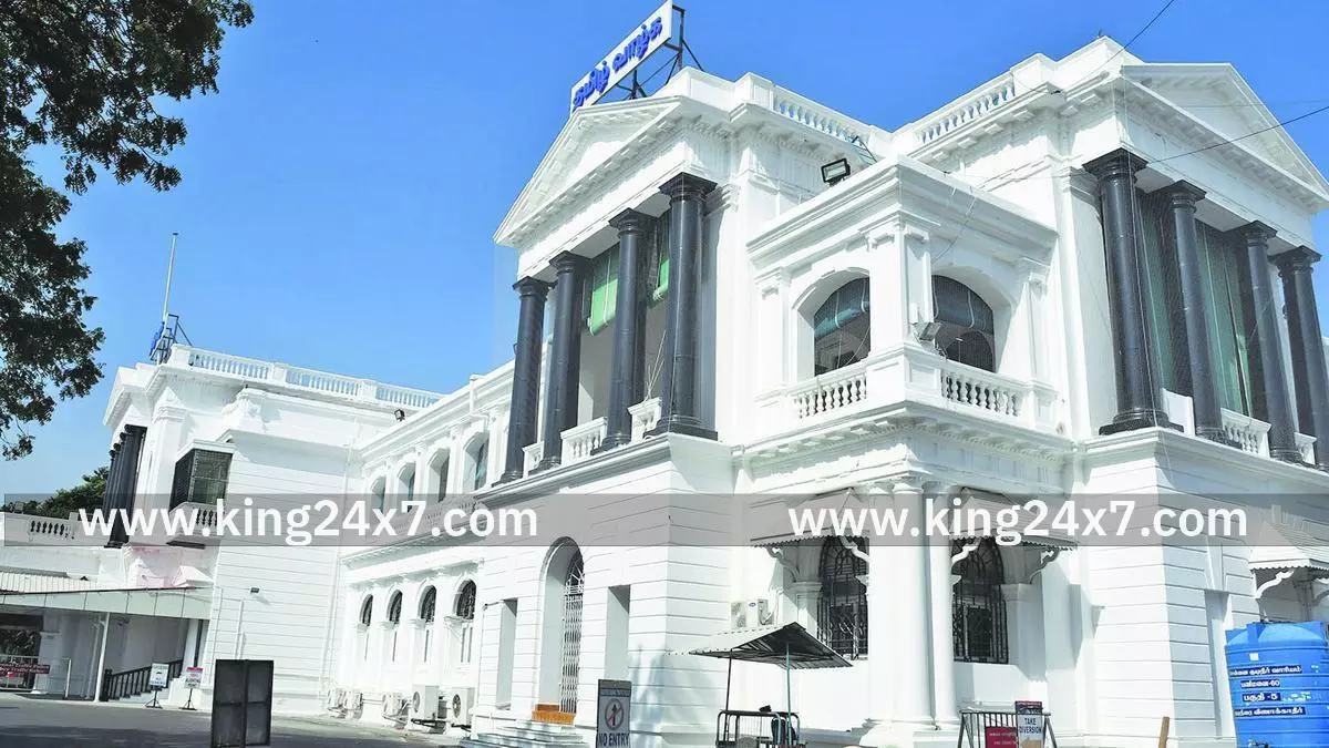 ஓய்வூதியக்குழு அறிக்கைக்கு கண்டனம்: தலைமைச் செயலக பணியாளர்கள் அக்.6-ல் கருப்பு பேட்ஜ் அணிந்து பணி ஓய்வூதியக்குழு அறிக்கைக்கு கண்டனம்: தலைமைச் செயலக பணியாளர்கள் அக்.6-ல் கருப்பு பேட்ஜ் அணிந்து பணி