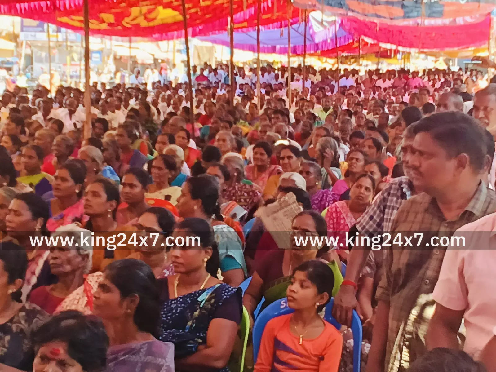 கொலையானவரின் குடும்பத்திற்கு நீதி கோரி கண்டன ஆர்ப்பாட்டம் கொலையானவரின் குடும்பத்திற்கு நீதி கோரி கண்டன ஆர்ப்பாட்டம்