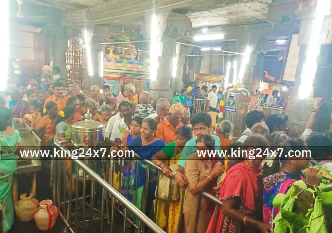 மூன்றாவது சனிக்கிழமை முன்னிட்டு அருள்மிகு கல்யாண வெங்கட ரமண சுவாமி திருக்கோவிலில் ஏராளமான பக்தர்கள் தரிசனம். மூன்றாவது சனிக்கிழமை முன்னிட்டு அருள்மிகு கல்யாண வெங்கட ரமண சுவாமி திருக்கோவிலில் ஏராளமான பக்தர்கள் தரிசனம்.