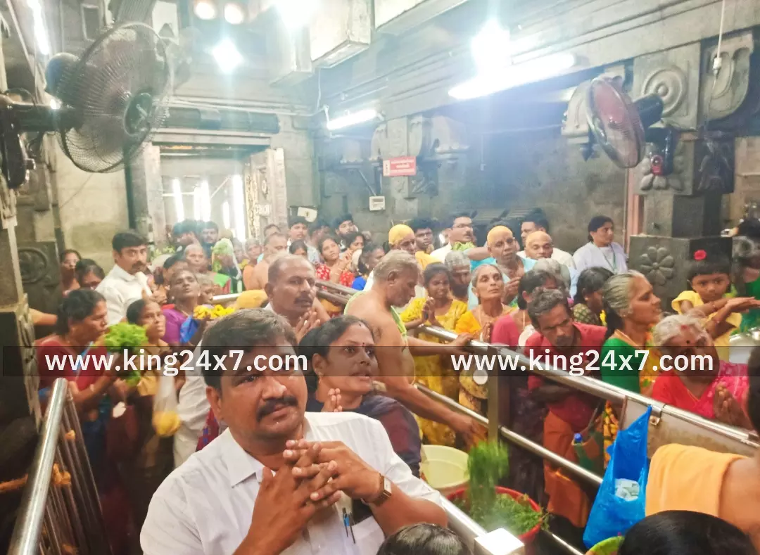 மூன்றாவது சனிக்கிழமை முன்னிட்டு அருள்மிகு கல்யாண வெங்கட ரமண சுவாமி திருக்கோவிலில் ஏராளமான பக்தர்கள் தரிசனம். மூன்றாவது சனிக்கிழமை முன்னிட்டு அருள்மிகு கல்யாண வெங்கட ரமண சுவாமி திருக்கோவிலில் ஏராளமான பக்தர்கள் தரிசனம்.