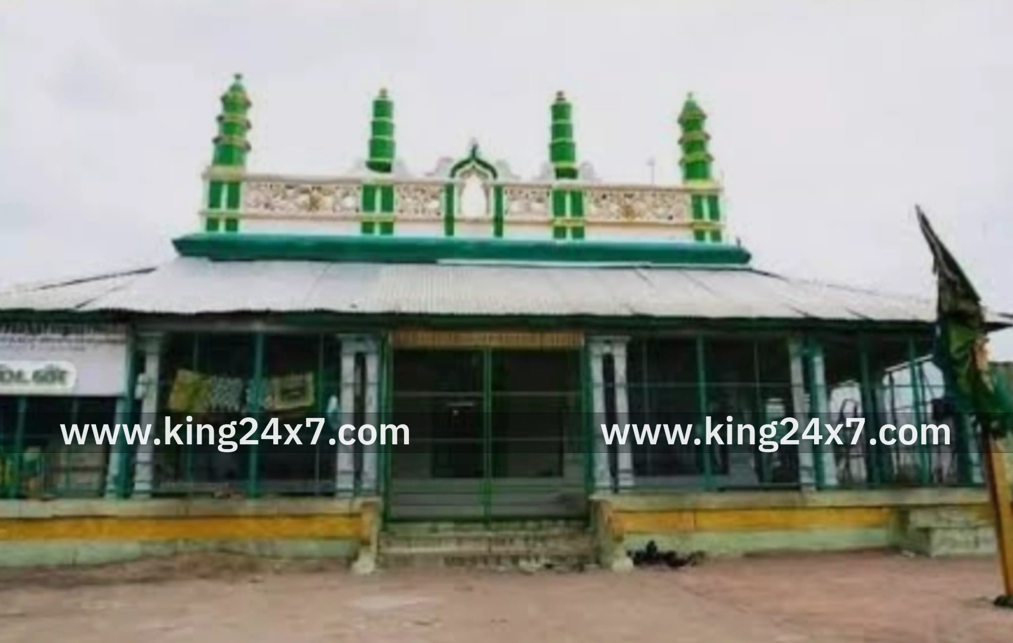 திருப்பரங்குன்றம் தர்காவுக்கு வெடிகுண்டு மிரட்டல் போலீசார் சோதனை. திருப்பரங்குன்றம் தர்காவுக்கு வெடிகுண்டு மிரட்டல் போலீசார் சோதனை.