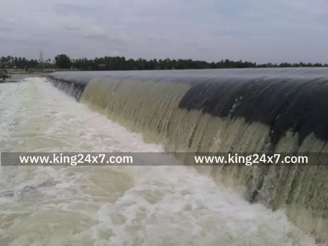 காவிரி ஆற்றில் மூழ்கிய வாலிபரை 2-வது நாளாக தேடும் பணி தீவிரம்.