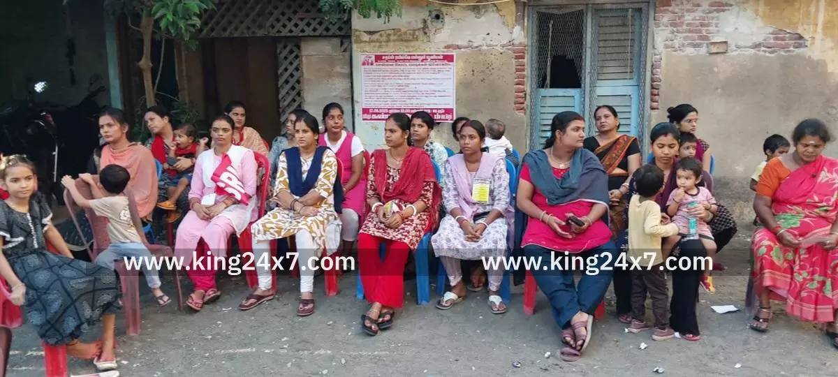 ரயில்வே குடியிருப்பில் வசிப்போரை அப்புறப்படுத்தும் முடிவுக்கு எஸ்ஆர்எம்யு கண்டனம் ரயில்வே குடியிருப்பில் வசிப்போரை அப்புறப்படுத்தும் முடிவுக்கு எஸ்ஆர்எம்யு கண்டனம்