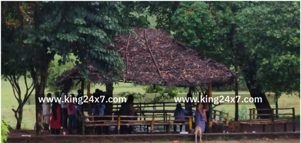 சுற்றுலா கூடாரம் சீரமைக்க கோரிக்கை