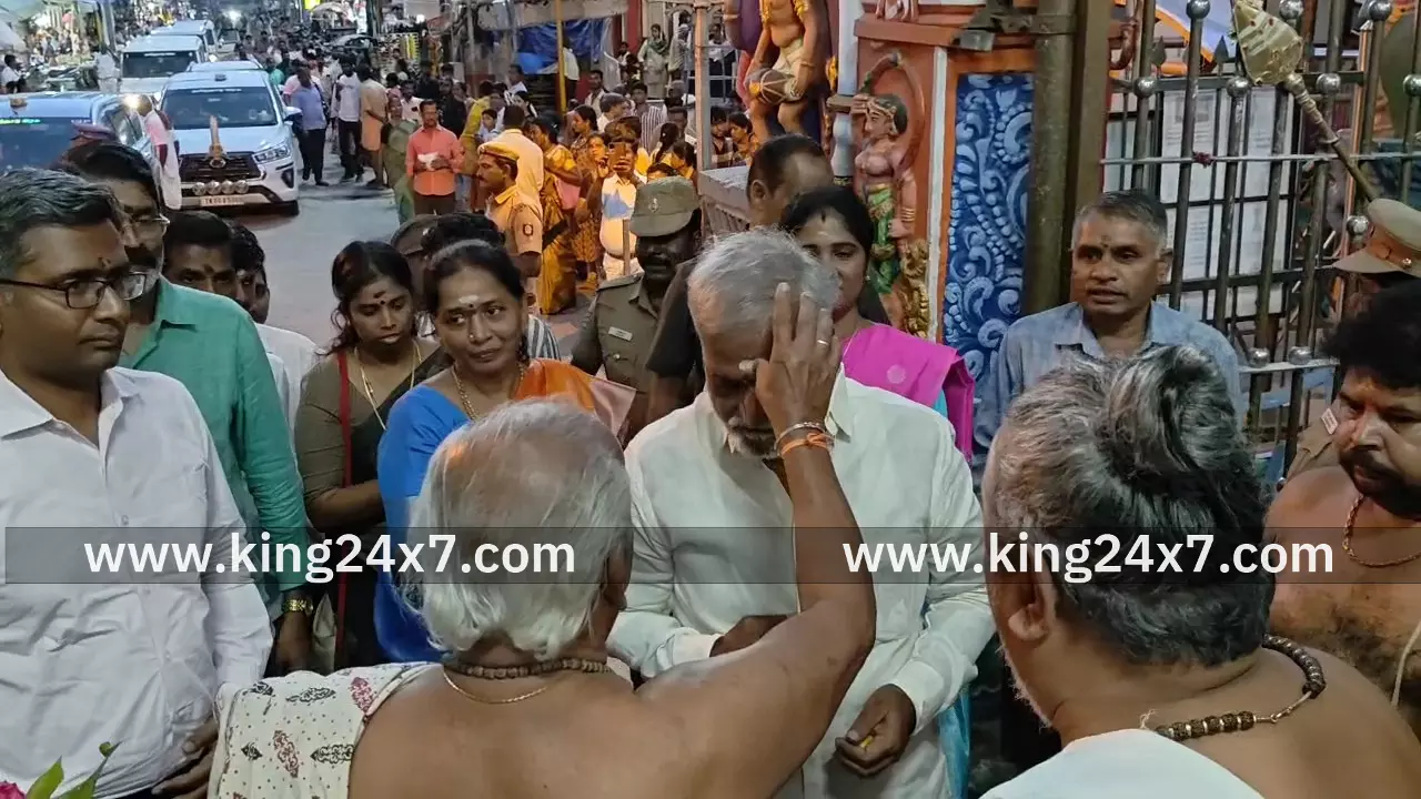 முருகப்பெருமானை தரிசனம் செய்த அமைச்சர் முருகப்பெருமானை தரிசனம் செய்த அமைச்சர்