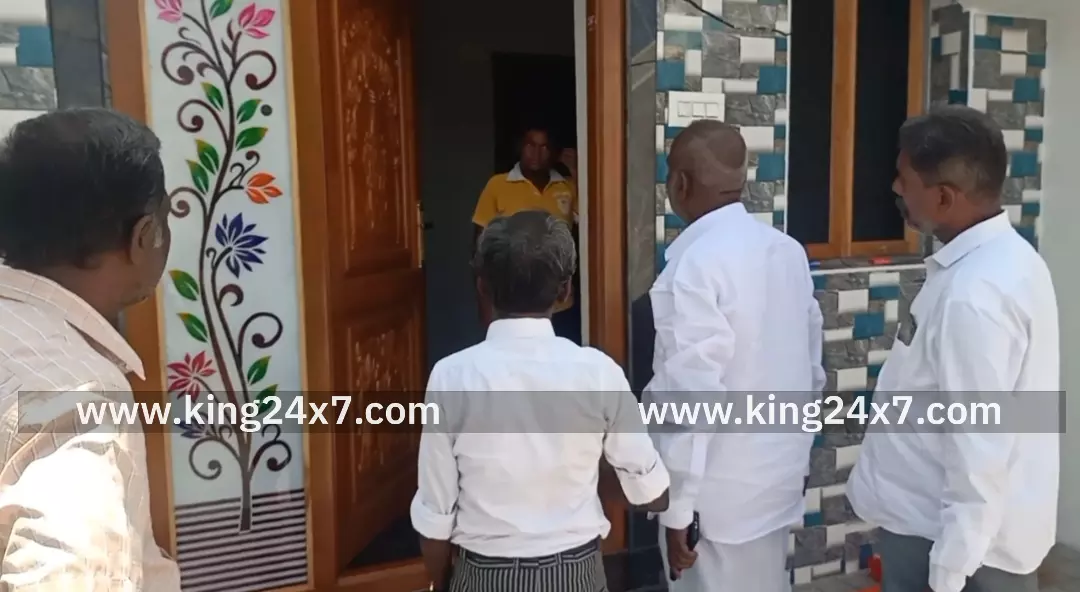 கரூர் துயர சம்பவத்தில் உண்மை கண்டறிய முன்னாள் உயர்நீதிமன்ற நீதிபதிகள் அடங்கிய குழுவை விசாரணைக்கு அமைக்க வேண்டும்-கருப்பையா கரூரில் பேட்டி. கரூர் துயர சம்பவத்தில் உண்மை கண்டறிய முன்னாள் உயர்நீதிமன்ற நீதிபதிகள் அடங்கிய குழுவை விசாரணைக்கு அமைக்க வேண்டும்-கருப்பையா கரூரில் பேட்டி.