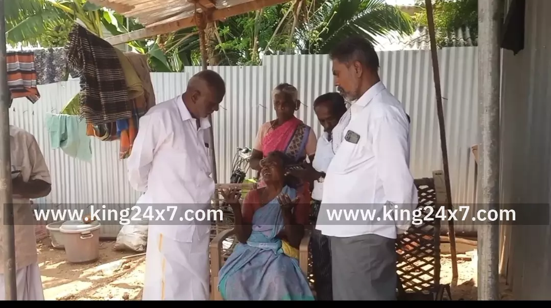 கரூர் துயர சம்பவத்தில் உண்மை கண்டறிய முன்னாள் உயர்நீதிமன்ற நீதிபதிகள் அடங்கிய குழுவை விசாரணைக்கு அமைக்க வேண்டும்-கருப்பையா கரூரில் பேட்டி. கரூர் துயர சம்பவத்தில் உண்மை கண்டறிய முன்னாள் உயர்நீதிமன்ற நீதிபதிகள் அடங்கிய குழுவை விசாரணைக்கு அமைக்க வேண்டும்-கருப்பையா கரூரில் பேட்டி.