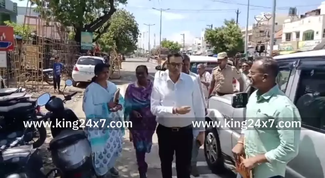 ஐ.ஜி அஸ்ரா கார்க் கரூர் துயர சம்பவம் குறித்து விசாரணையை துவக்கினார். ஐ.ஜி அஸ்ரா கார்க் கரூர் துயர சம்பவம் குறித்து விசாரணையை துவக்கினார்.