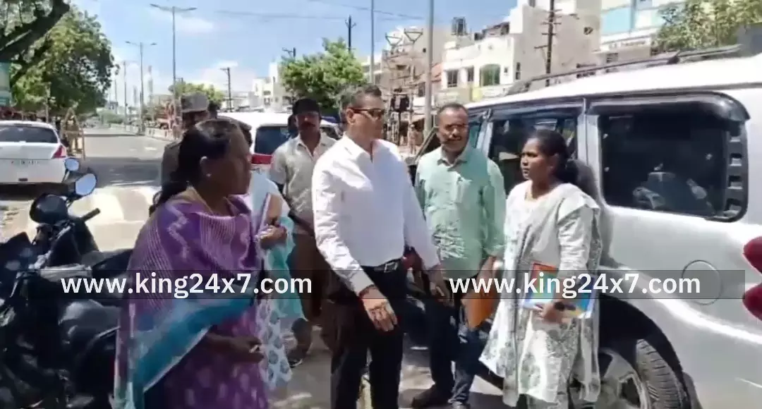 ஐ.ஜி அஸ்ரா கார்க் கரூர் துயர சம்பவம் குறித்து விசாரணையை துவக்கினார். ஐ.ஜி அஸ்ரா கார்க் கரூர் துயர சம்பவம் குறித்து விசாரணையை துவக்கினார்.