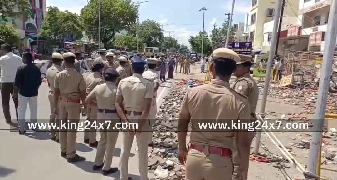 ஐ.ஜி அஸ்ரா கார்க் கரூர் துயர சம்பவம் குறித்து விசாரணையை துவக்கினார். ஐ.ஜி அஸ்ரா கார்க் கரூர் துயர சம்பவம் குறித்து விசாரணையை துவக்கினார்.