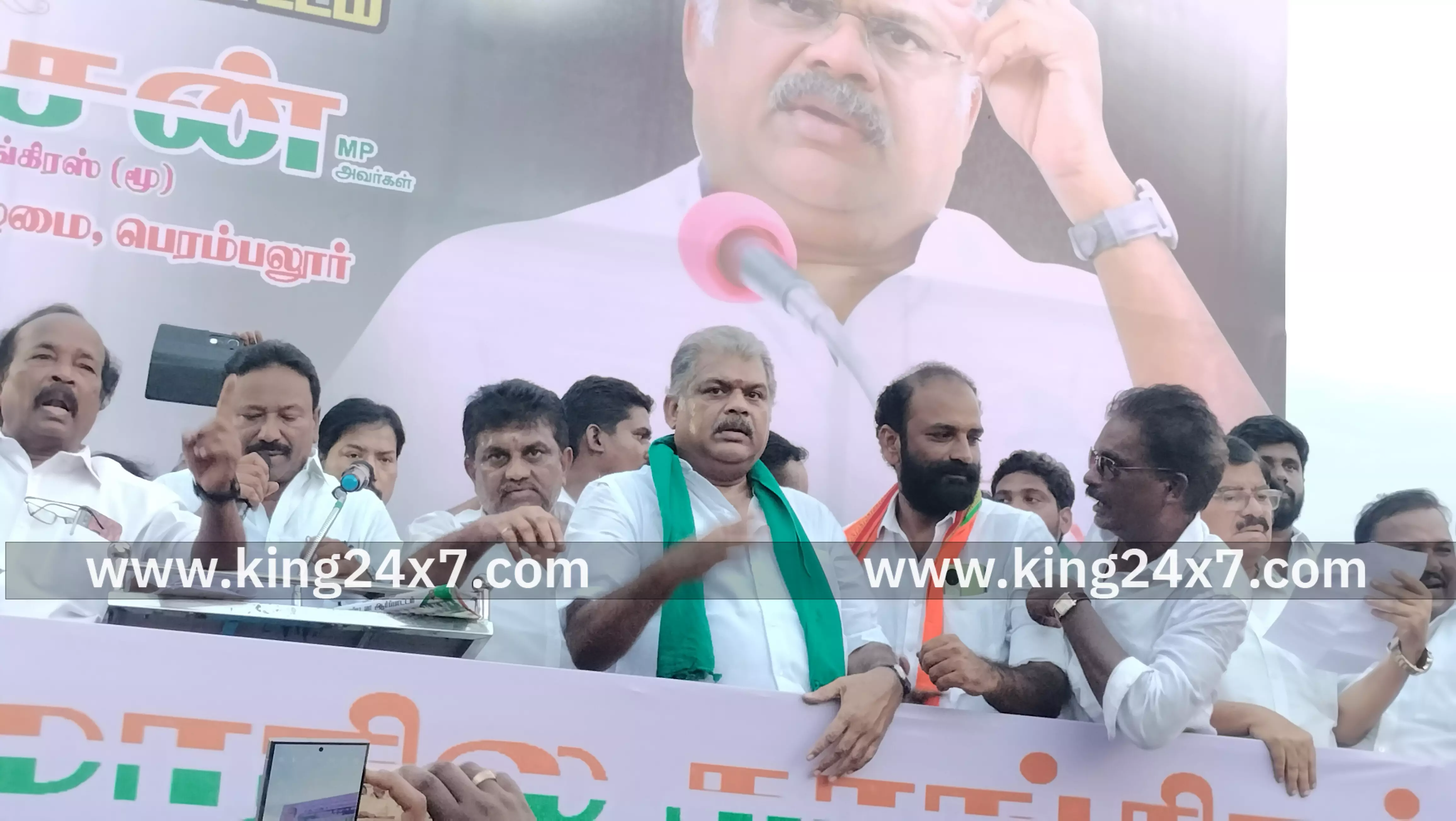 கரூரில் நடந்த சம்பவத்தை திமுக அரசியலாக்க கூடாது ஜி கே வாசன் கரூரில் நடந்த சம்பவத்தை திமுக அரசியலாக்க கூடாது ஜி கே வாசன்