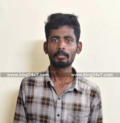 சங்கரன்கோவிலில் இளைஞரை கத்தியால் குத்தியவா் கைது சங்கரன்கோவிலில் இளைஞரை கத்தியால் குத்தியவா் கைது