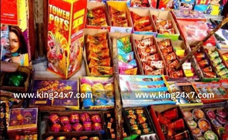 தமிழ்நாட்டில் தீபாவளிக்காக 4,390 தற்காலிக பட்டாசு கடைகள் அமைக்க அனுமதி!!