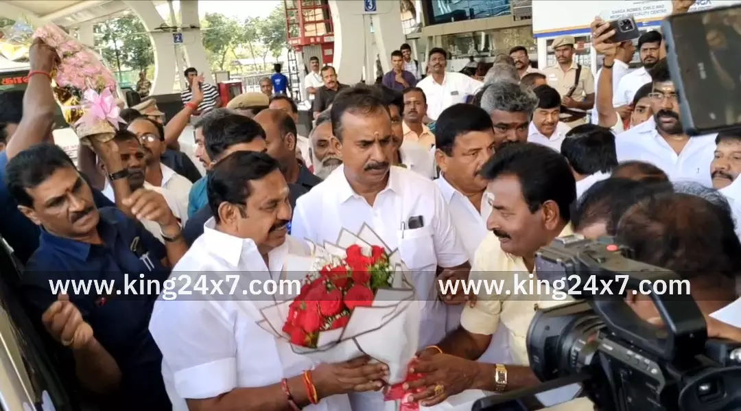 கோவையில் எடப்பாடி பழனிசாமிக்கு அதிமுகவினர் வரவேற்பு ! கோவையில் எடப்பாடி பழனிசாமிக்கு அதிமுகவினர் வரவேற்பு !