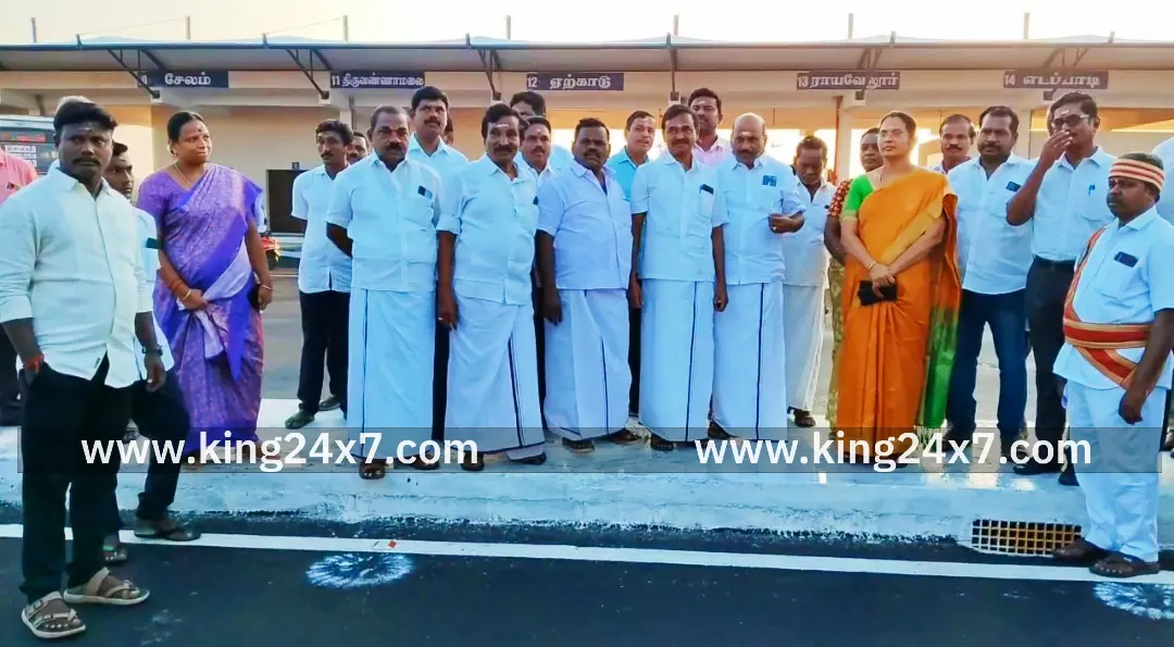 கரூர் திருமாநிலையூர் புதிய பேருந்து நிலையத்திலிருந்து அனைத்து புறநகர் பேருந்துகளும் இன்று காலை 6:00 மணி முதல் இயக்கப்பட்டது. கரூர் திருமாநிலையூர் புதிய பேருந்து நிலையத்திலிருந்து அனைத்து புறநகர் பேருந்துகளும் இன்று காலை 6:00 மணி முதல் இயக்கப்பட்டது.