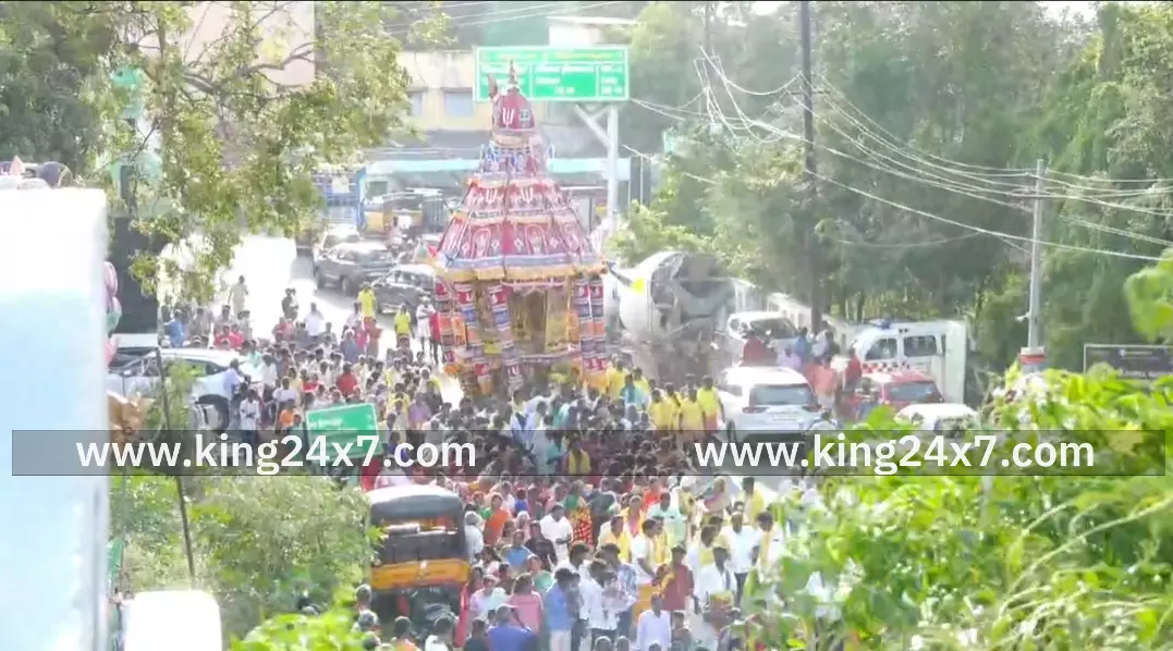 சூலூரில் 1000 ஆண்டு பழமையான திருவேங்கடநாதப் பெருமாள் கோயிலில் புரட்டாசித் தேரோட்டம் கோலாகலம்! சூலூரில் 1000 ஆண்டு பழமையான திருவேங்கடநாதப் பெருமாள் கோயிலில் புரட்டாசித் தேரோட்டம் கோலாகலம்!