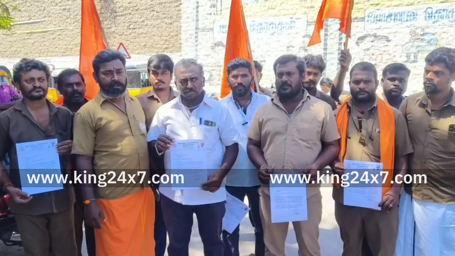 ஆட்டோ ஓட்டுநர்களுக்கு ரூ. 15,000 நிதியுதவி வழங்க வேண்டி மனு