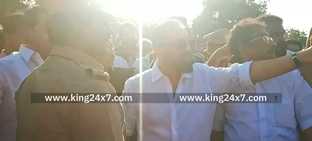 கரூரில் நடந்த துயர சம்பவத்தை ஒரு தலைப்பட்சமாக பார்க்க கூடாது.மக்கள் நீதி மைய தலைவர் கமல்ஹாசன் பேட்டி. கரூரில் நடந்த துயர சம்பவத்தை ஒரு தலைப்பட்சமாக பார்க்க கூடாது.மக்கள் நீதி மைய தலைவர் கமல்ஹாசன் பேட்டி.