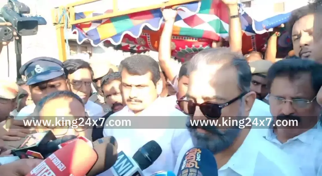 கரூரில் நடந்த துயர சம்பவத்தை ஒரு தலைப்பட்சமாக பார்க்க கூடாது.மக்கள் நீதி மைய தலைவர் கமல்ஹாசன் பேட்டி. கரூரில் நடந்த துயர சம்பவத்தை ஒரு தலைப்பட்சமாக பார்க்க கூடாது.மக்கள் நீதி மைய தலைவர் கமல்ஹாசன் பேட்டி.