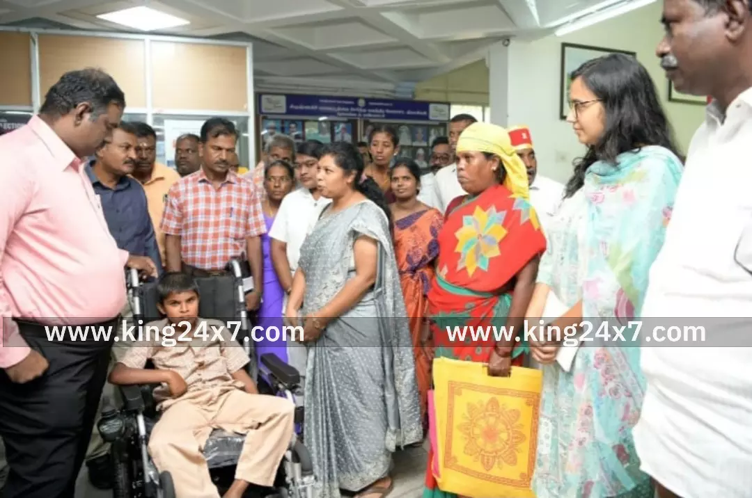 கிருஷ்ணகிரி:தசைசிதைவு நோயினால் பாதிக்கப்பட்ட மாணவனுக்கு சக்கர நாற்காலி. வழங்கிய கலெக்டர். கிருஷ்ணகிரி:தசைசிதைவு நோயினால் பாதிக்கப்பட்ட மாணவனுக்கு சக்கர நாற்காலி. வழங்கிய கலெக்டர்.