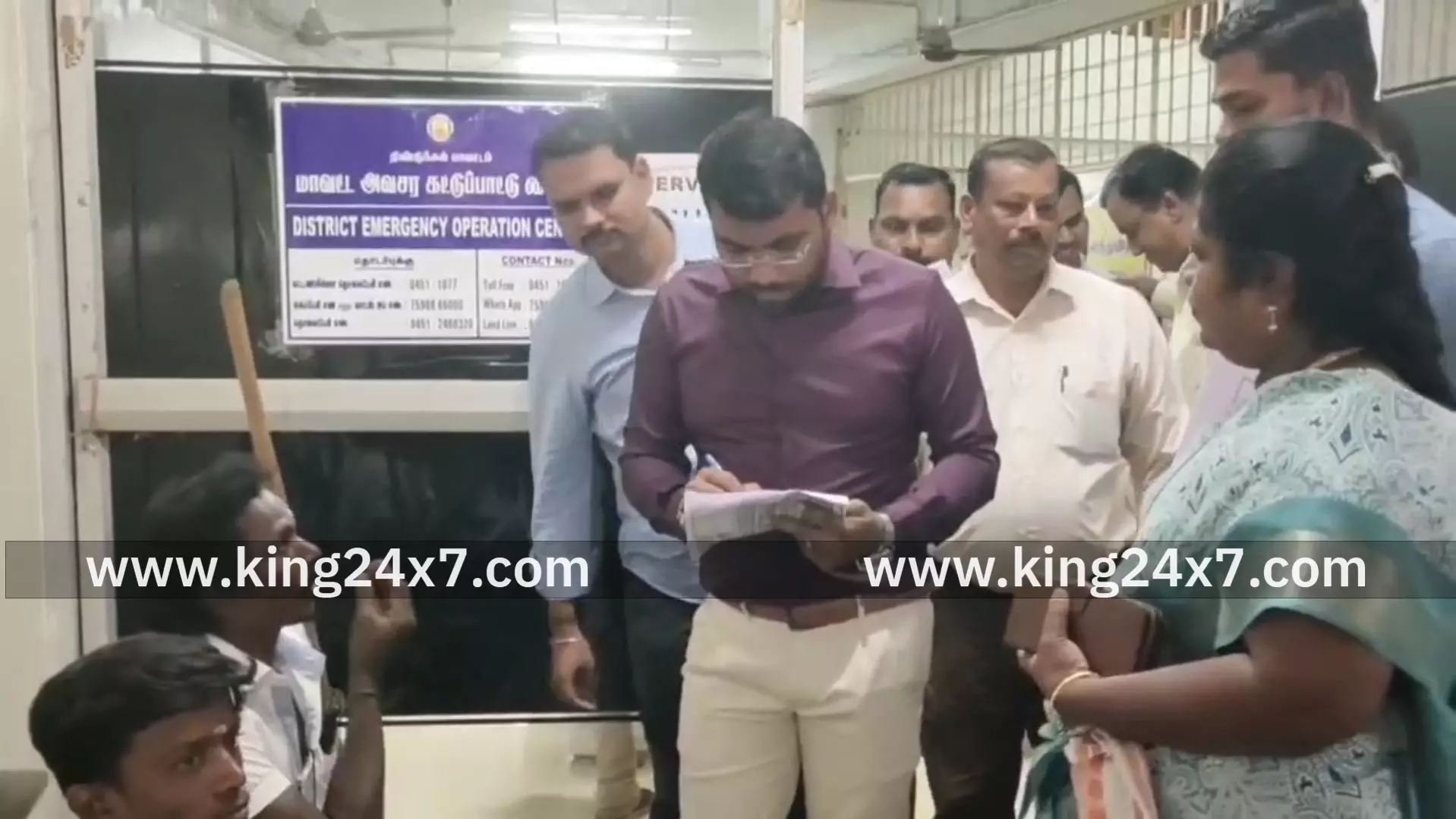 மாவட்ட ஆட்சியர் அலுவலகத்தில் மக்கள் குறைதீர்க்கும் நாள் கூட்டம் மாவட்ட ஆட்சியர் அலுவலகத்தில் மக்கள் குறைதீர்க்கும் நாள் கூட்டம்