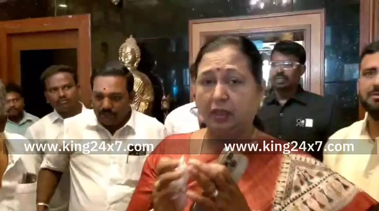 கண்ணீருடன் கிளம்பிய பிரேமலதா விஜயகாந்த் கண்ணீருடன் கிளம்பிய பிரேமலதா விஜயகாந்த்