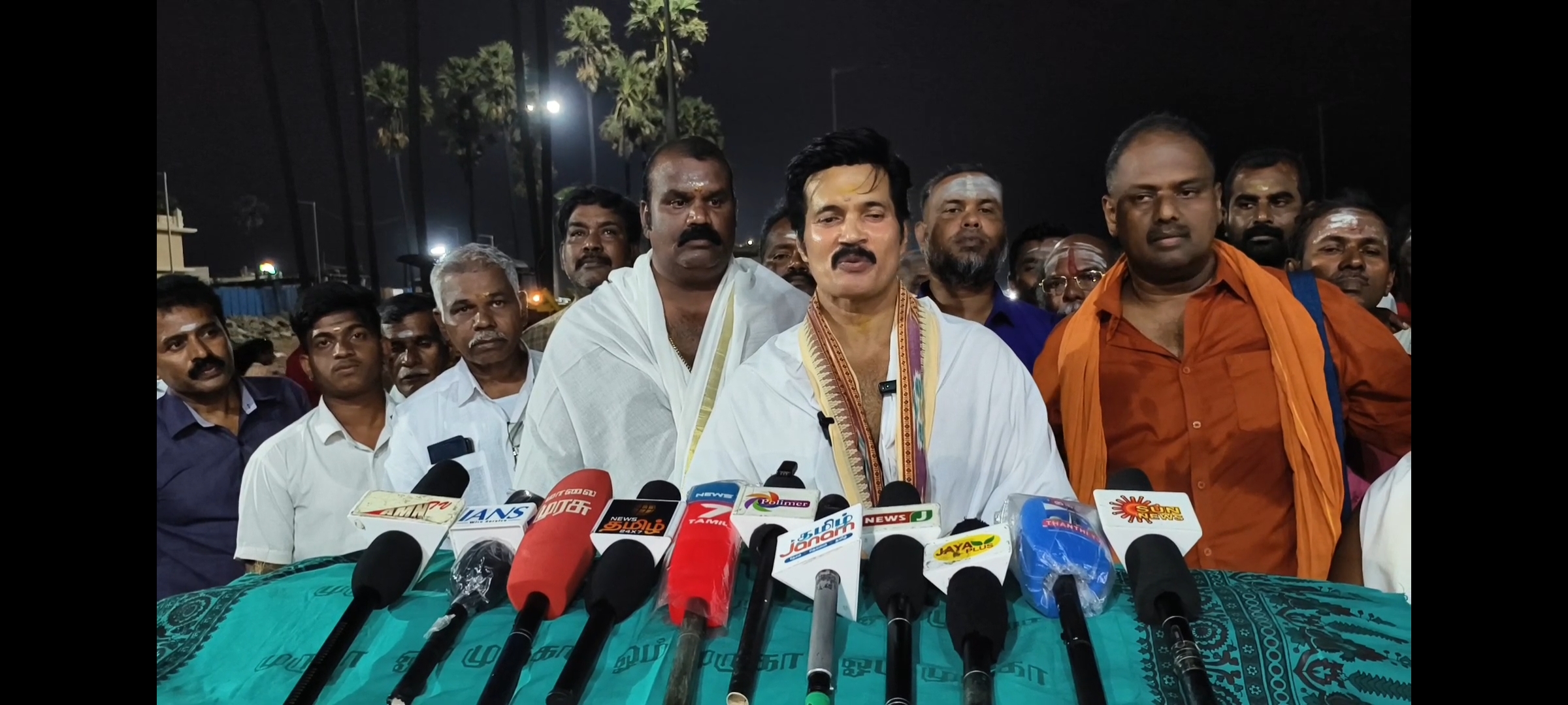 திருச்செந்தூரில் வேல் பூஜை – நடிகர் ரஞ்சித் பேட்டி