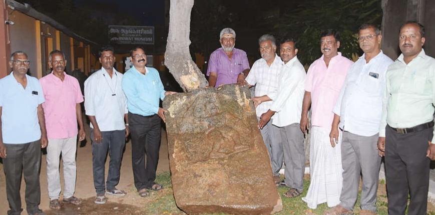 வேப்பனப்பள்ளி அருகே 350 ஆண்டுகள் ஆன நடுகற்கள் கண்டுபிடிப்பு.