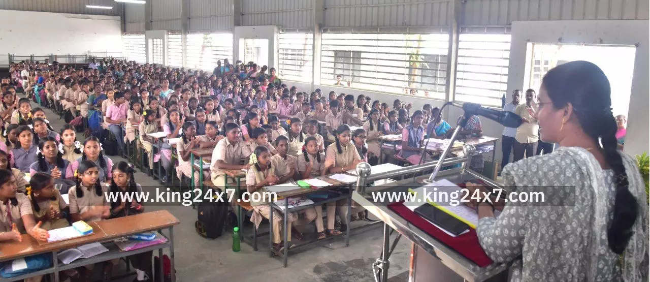 மாவட்ட அளவிலான மன்றப் போட்டிகளை தொடங்கி வைத்த மாவட்ட ஆட்சியர்.