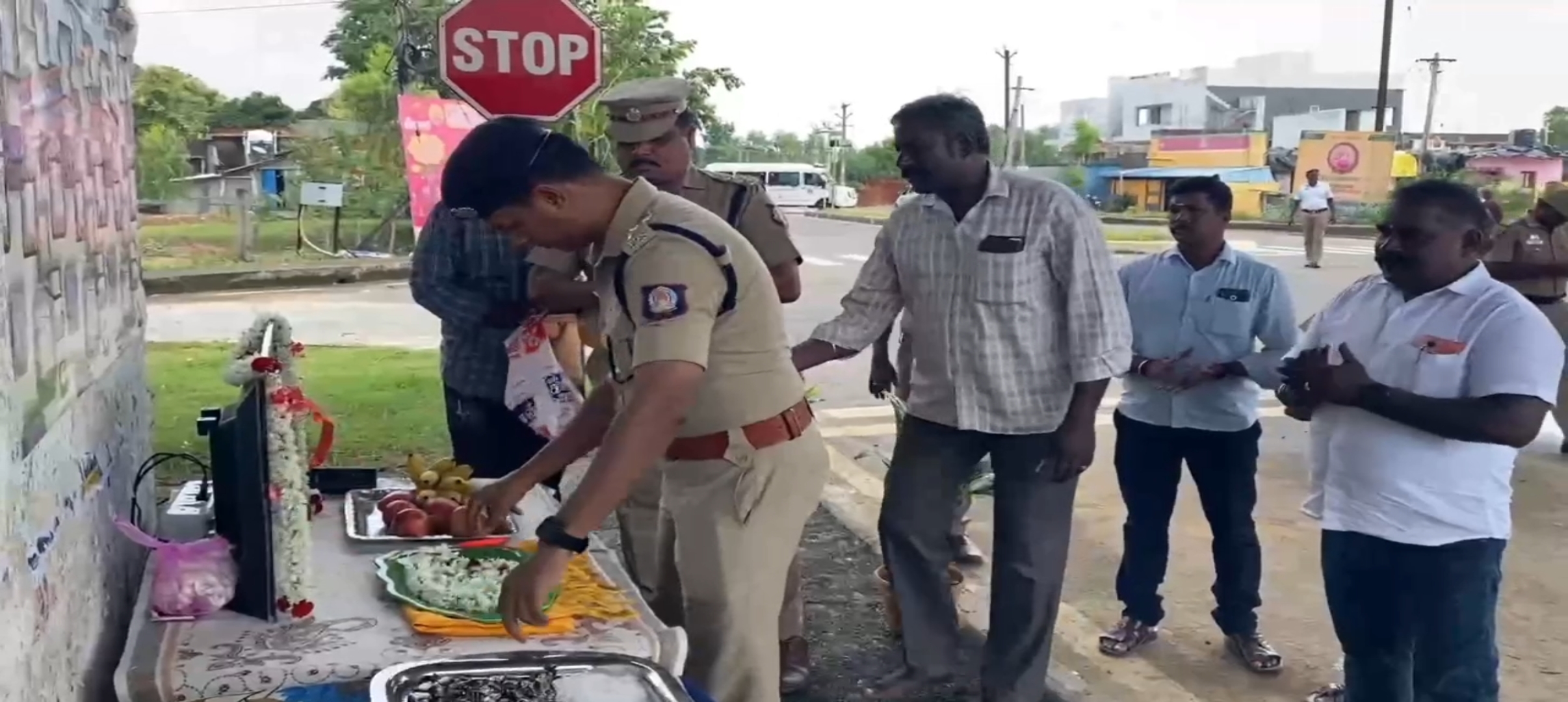 ஜெயங்கொண்டம் பகுதியில் பொருத்தப்பட்டிருந்த கண்காணிப்பு கேமராக்களை பயன்பாட்டிற்காக தொடங்கி வைத்த அரியலூர் மாவட்ட போலீஸ் சூப்பிரண்டு