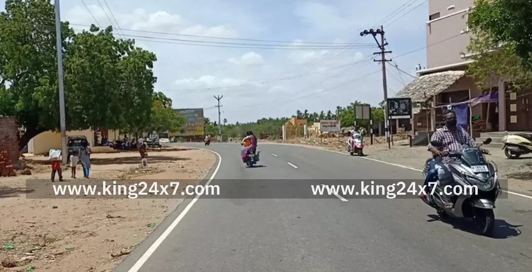 தடா கோவில் டூவீலருடன் சாலையில் நின்றவர் மீது சிறுவன் ஓட்டிய டூவீலர் மோதி விபத்து. தடா கோவில் டூவீலருடன் சாலையில் நின்றவர் மீது சிறுவன் ஓட்டிய டூவீலர் மோதி விபத்து.