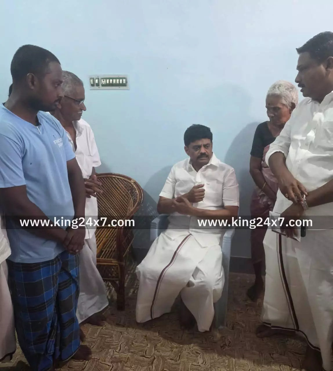 மறைந்த மூத்த திமுக நிர்வாகி குடும்பத்திற்கு நிதியுதவி