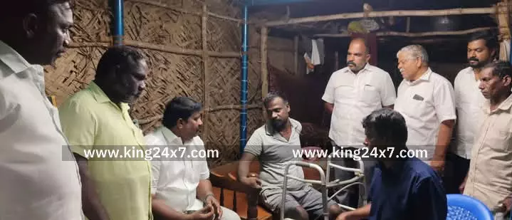 மரத்தில் இருந்து தண்டுவடம் பாதிக்கப்பட்ட திமுக நிர்வாகி